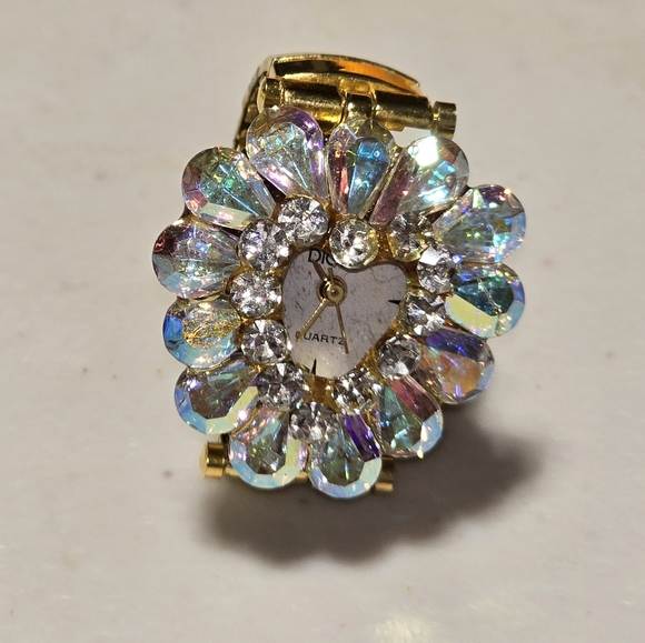Vintage Digits Gold Tone With Heart Crystal Stretchy Ring Watch - Picture 1 of 4
